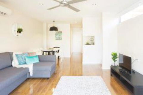 New Designer Home + Parking + Close To Airport - Australian Directory 3