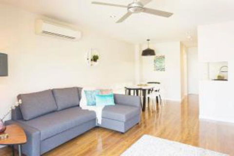 New Designer Home + Parking + Close To Airport - Australian Directory 4