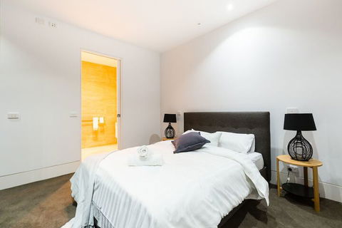 SOPHIA, 2BDR North Melbourne House - Australian Directory 6