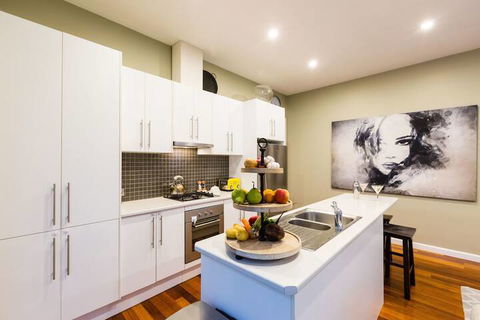ELISE, 2BDR Windsor House - Australian Directory 2