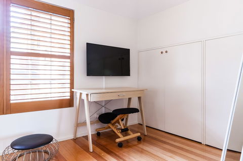 VERA, 1BDR South Melbourne Apartment - Australian Directory 2