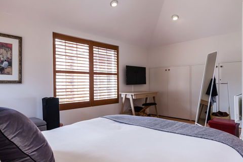 VERA, 1BDR South Melbourne Apartment - Australian Directory 0