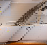 Lovely 5BR house walk to train and shops - Australian Directory