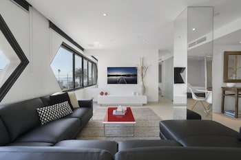 ELAINE, 2BDR St.Kilda Apartment - Australian Directory 0