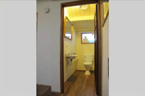 MONIKA, 1BDR Collingwood Apartment - Australian Directory 7