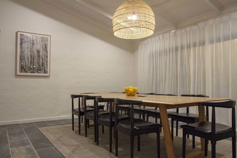 Balgownie Estate Winery Retreat & Restaurant - Australian Directory 0