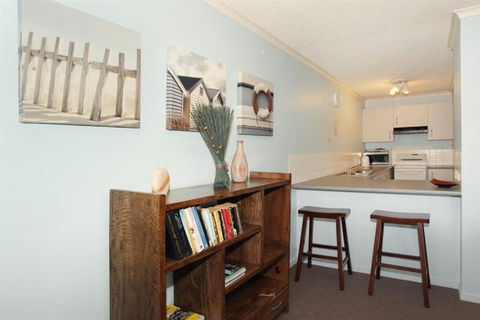 Unit 2 Biriny Lodge 1686 1689 David Low Way Coolum Beach - Australian Directory 4