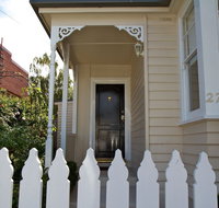 Strahan House - Australian Directory