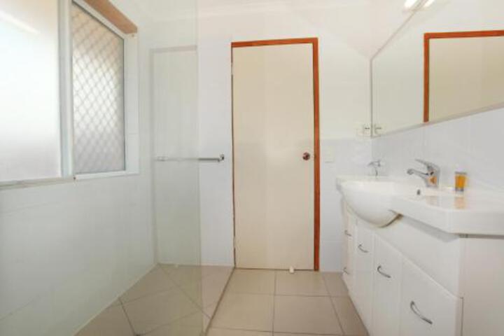 Yaroomba QLD Australian Directory