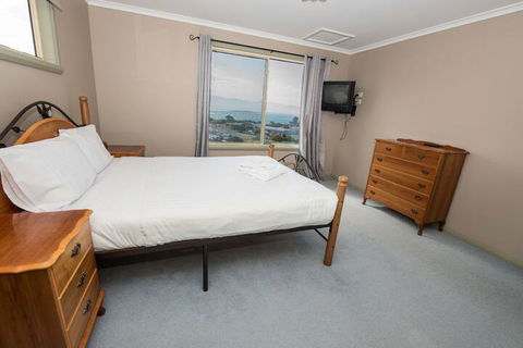 Hilltop Haven - Australian Directory 6
