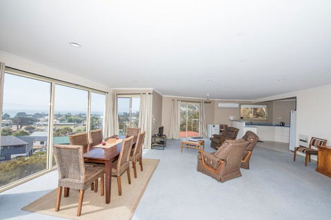 Hilltop Haven - Australian Directory 1