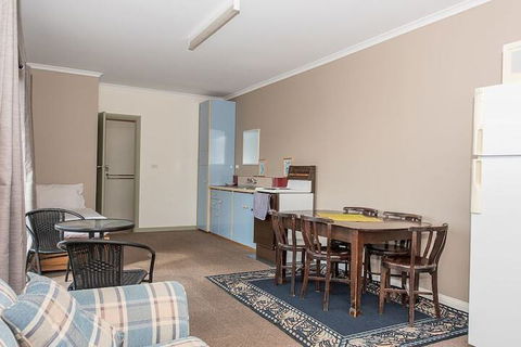 Hilltop Haven - Australian Directory 5