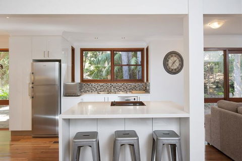 Barefoot Beach House - Shoal Bay - Australian Directory 4