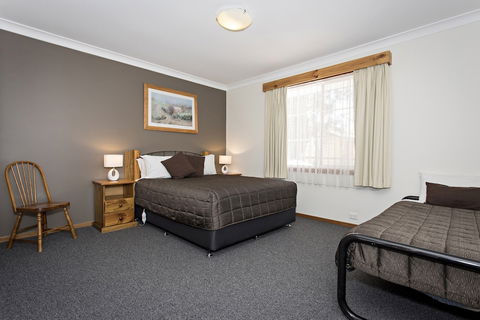 Colonial Motel And Serviced Apartments - Australian Directory 2