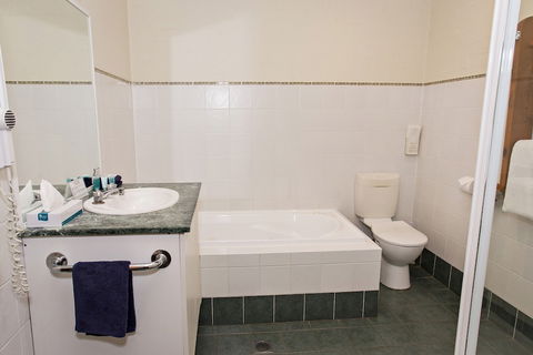 Colonial Motel And Serviced Apartments - Australian Directory 3