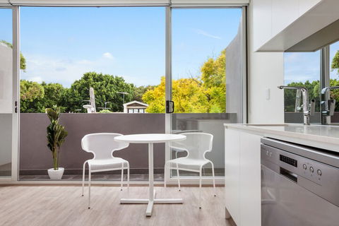 Bondi Beach Studios - Australian Directory 4