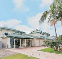 Occy's at Fingal Bay - Australian Directory
