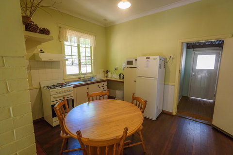 Murphy's Cottage - Australian Directory 3