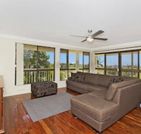 KINGSCLIFF HOLIDAY HOME on the HILL SYDS VIEW - Australian Directory
