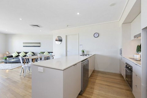 RESORT & SPA 2306 / 07 OCEAN GLIMPSES - Australian Directory 2