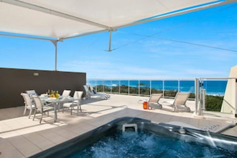 LUXURY BALE PENTHOUSE & JACUZZI SPA 1328 NORTH CULTURE - Australian Directory 0
