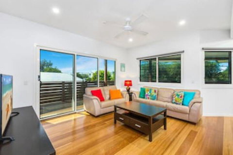 Slipstream By The Sea - Australian Directory 0