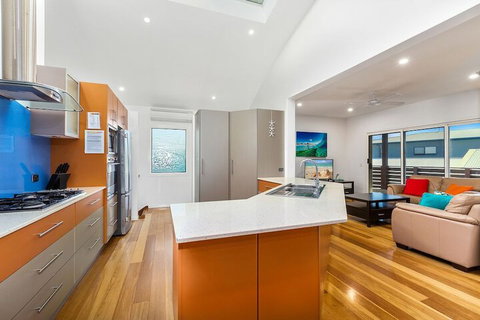 Slipstream By The Sea - Australian Directory 2