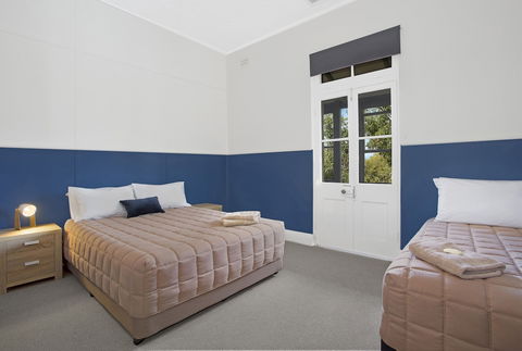 Royal Hotel Wyong - Australian Directory 1