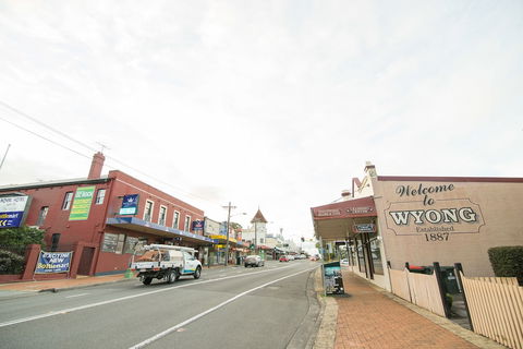 Royal Hotel Wyong - Australian Directory 5