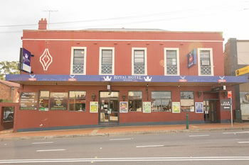 Royal Hotel Wyong - Australian Directory 4