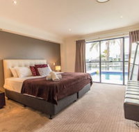 T E Peters Waterfront Holiday Home - Australian Directory
