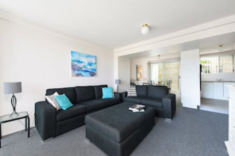 9 Cirrus At Fingal Bay - Australian Directory 0
