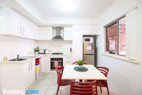 Deluxe Stays McMillan Holiday Apartments With Complimentary Parking & Netflix - Australian Directory 5