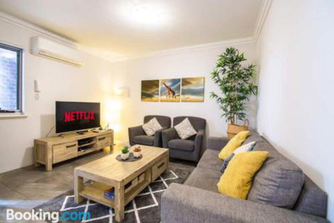 Deluxe Stays McMillan Holiday Apartments With Complimentary Parking & Netflix - Australian Directory 0