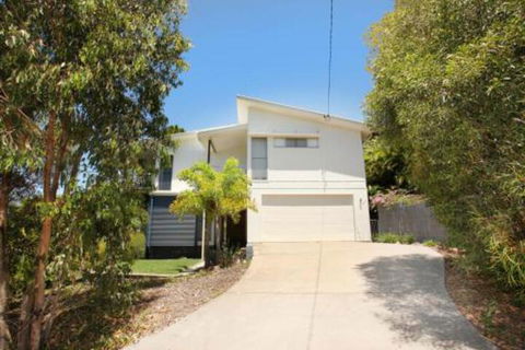224 Centenary Heights Road Coolum Beach 500 Dollar Bond Linen Included - Australian Directory 0
