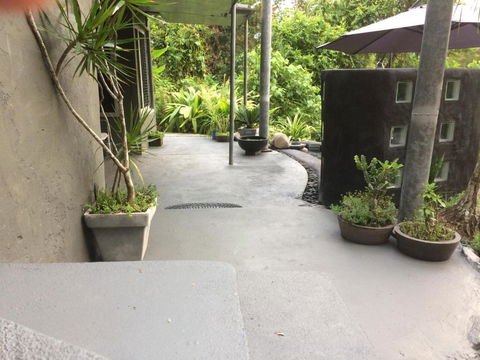 Earthship Daintree - Australian Directory 2