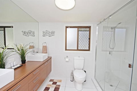 22 Sorrento Avenue Coolum Beach Linen Supplied PET FRIENDLY 500 BOND - Australian Directory 4