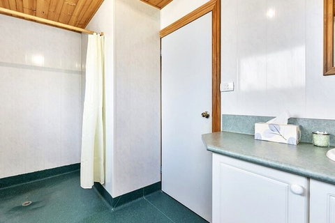 Meredith House & Apartments Strahan - Australian Directory 5