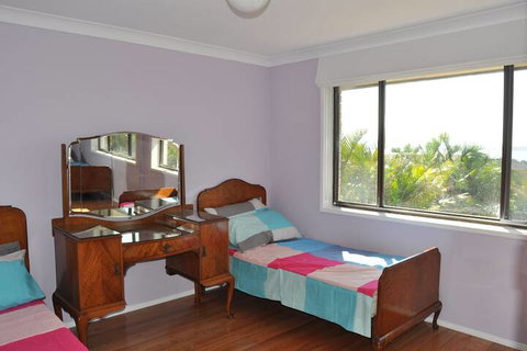 Lake & Ocean View - Australian Directory 4