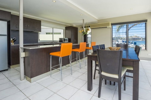 Magnetic Docks Townhouse 1 - Australian Directory 5