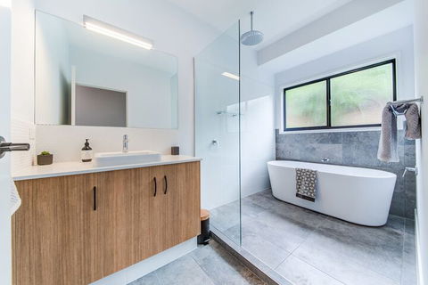 Hillside Haven Airlie Beach - Australian Directory 6