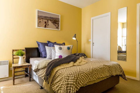 Mika, 2bdr Fitzroy Pad With Secure Parking - Australian Directory 1