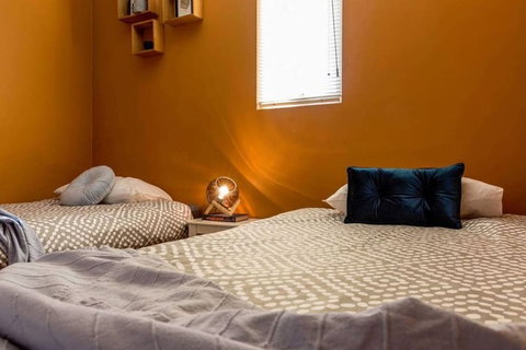 Mika, 2bdr Fitzroy Pad With Secure Parking - Australian Directory 6