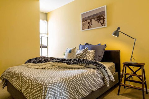 Mika, 2bdr Fitzroy Pad With Secure Parking - Australian Directory 3