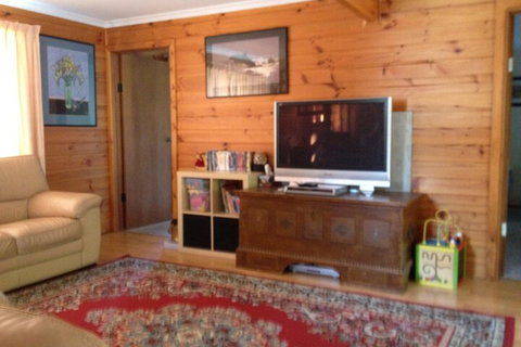 31 Elizabeth Crescent - Australian Directory 5
