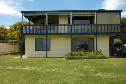 31 Elizabeth Crescent - Australian Directory 1