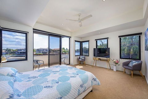 Gold Coast Stunning Waterfront Retreat By Hostrelax - Australian Directory 6