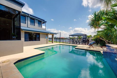 Gold Coast Stunning Waterfront Retreat By Hostrelax - Australian Directory 1