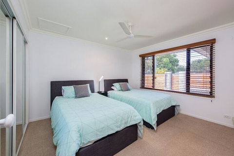 Gold Coast Stunning Waterfront Retreat By Hostrelax - Australian Directory 3