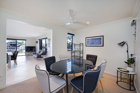 Gold Coast Stunning Waterfront Retreat By Hostrelax - Australian Directory 5